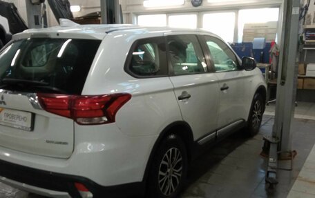 Mitsubishi Outlander III рестайлинг 3, 2018 год, 1 635 000 рублей, 3 фотография