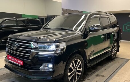 Toyota Land Cruiser 200, 2018 год, 6 800 000 рублей, 3 фотография