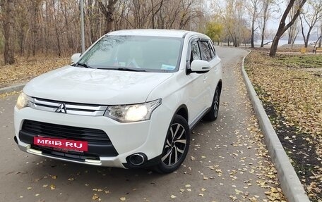 Mitsubishi Outlander III рестайлинг 3, 2014 год, 1 629 000 рублей, 2 фотография