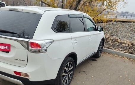 Mitsubishi Outlander III рестайлинг 3, 2014 год, 1 629 000 рублей, 4 фотография