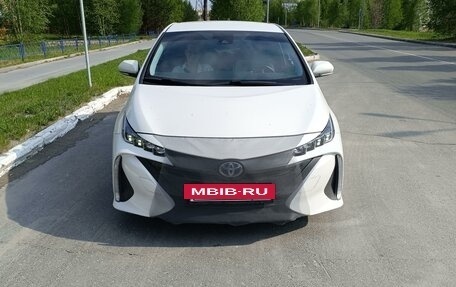 Toyota Prius IV XW50, 2018 год, 2 500 000 рублей, 2 фотография