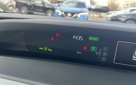 Toyota Prius IV XW50, 2019 год, 2 500 000 рублей, 12 фотография