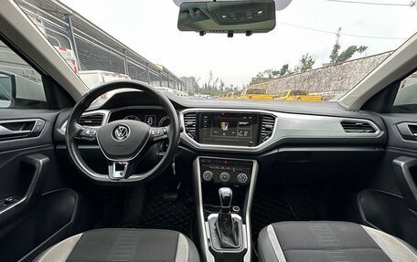 Volkswagen T-Roc I, 2021 год, 1 750 000 рублей, 17 фотография