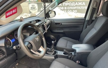 Toyota Hilux VIII, 2015 год, 3 300 000 рублей, 7 фотография