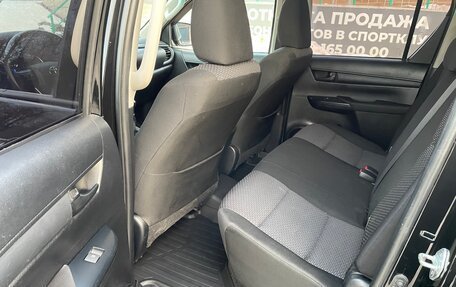 Toyota Hilux VIII, 2015 год, 3 300 000 рублей, 9 фотография