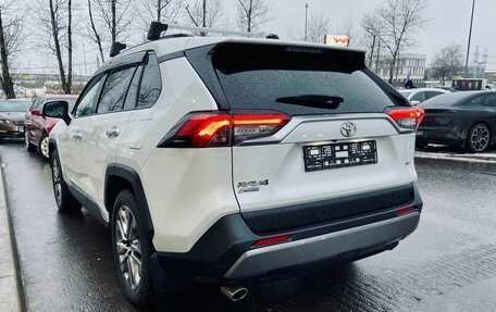 Toyota RAV4, 2022 год, 3 879 000 рублей, 2 фотография