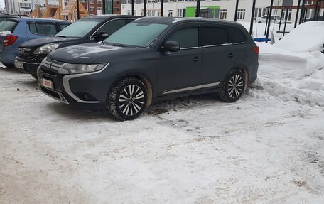 Mitsubishi Outlander III рестайлинг 3, 2019 год, 4 фотография