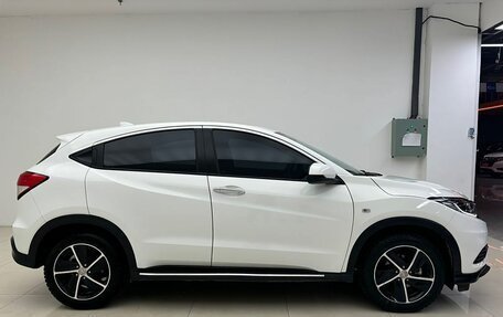 Honda Vezel, 2021 год, 1 700 000 рублей, 6 фотография