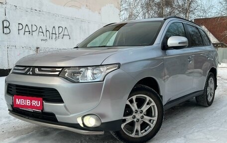 Mitsubishi Outlander III рестайлинг 3, 2012 год, 1 590 000 рублей, 2 фотография