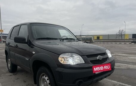 Chevrolet Niva I рестайлинг, 2015 год, 915 000 рублей, 3 фотография