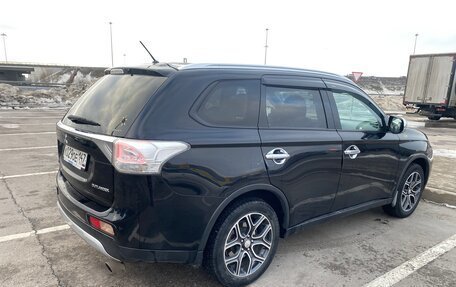 Mitsubishi Outlander III рестайлинг 3, 2014 год, 2 100 000 рублей, 3 фотография