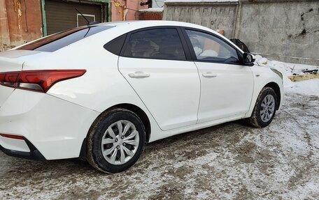 Hyundai Solaris II рестайлинг, 2018 год, 700 000 рублей, 3 фотография