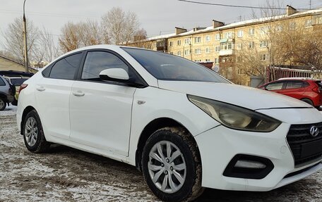 Hyundai Solaris II рестайлинг, 2018 год, 700 000 рублей, 2 фотография