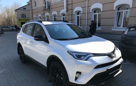 Toyota RAV4, 2019 год, 3 400 000 рублей, 4 фотография