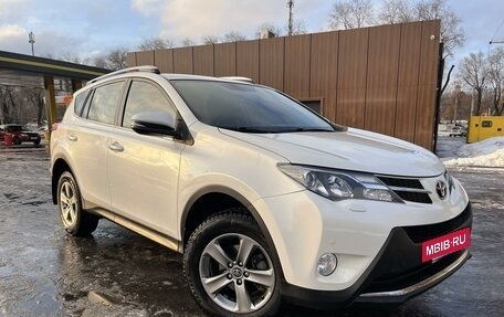 Toyota RAV4, 2015 год, 2 285 000 рублей, 2 фотография