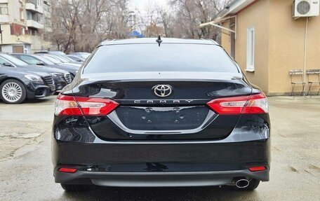 Toyota Camry, 2021 год, 3 180 000 рублей, 3 фотография