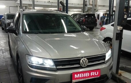 Volkswagen Tiguan II, 2020 год, 2 289 000 рублей, 2 фотография