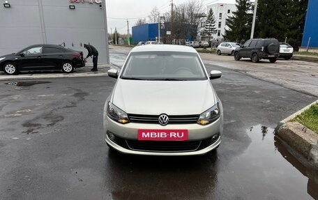 Volkswagen Polo VI (EU Market), 2011 год, 900 000 рублей, 2 фотография