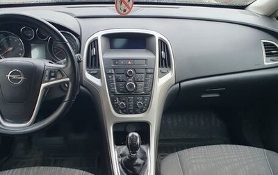 Opel Astra J, 2011 год, 670 000 рублей, 1 фотография