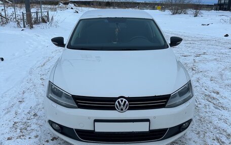 Volkswagen Jetta VI, 2013 год, 930 000 рублей, 3 фотография