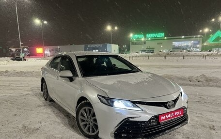 Toyota Camry, 2021 год, 2 350 000 рублей, 1 фотография