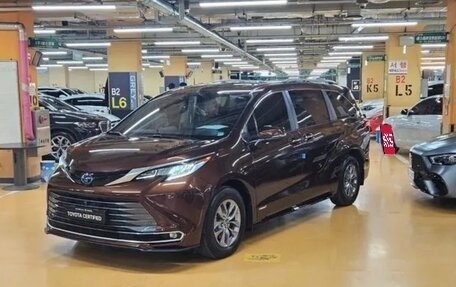 Toyota Sienna, 2021 год, 4 800 000 рублей, 1 фотография