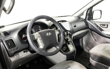 Hyundai H-1 II рестайлинг, 2012 год, 1 690 000 рублей, 11 фотография