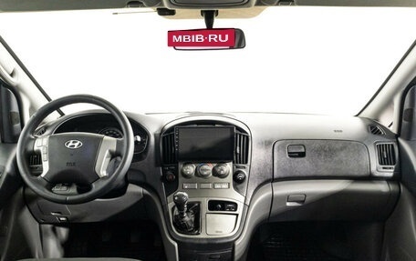 Hyundai H-1 II рестайлинг, 2012 год, 1 690 000 рублей, 13 фотография