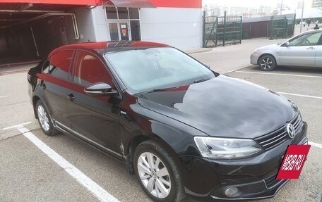 Volkswagen Jetta VI, 2013 год, 1 050 000 рублей, 2 фотография