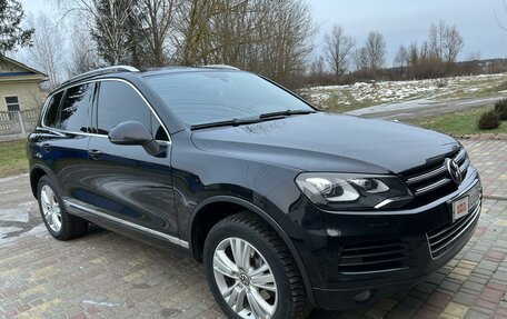 Volkswagen Touareg III, 2011 год, 2 107 000 рублей, 2 фотография