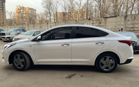 Hyundai Solaris II рестайлинг, 2021 год, 2 200 000 рублей, 5 фотография