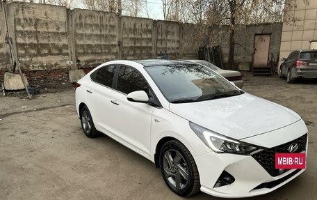 Hyundai Solaris II рестайлинг, 2021 год, 2 200 000 рублей, 3 фотография