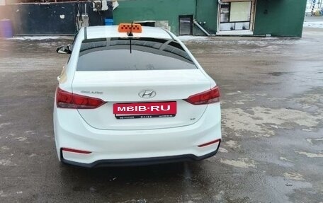 Hyundai Solaris II рестайлинг, 2017 год, 900 000 рублей, 3 фотография