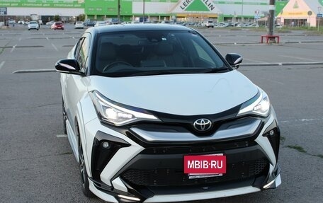 Toyota C-HR I рестайлинг, 2021 год, 3 200 000 рублей, 8 фотография