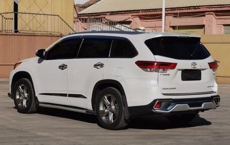 Toyota Highlander III, 2021 год, 3 522 000 рублей, 2 фотография