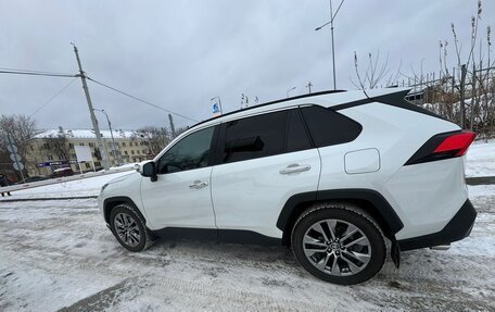 Toyota RAV4, 2022 год, 3 900 000 рублей, 2 фотография