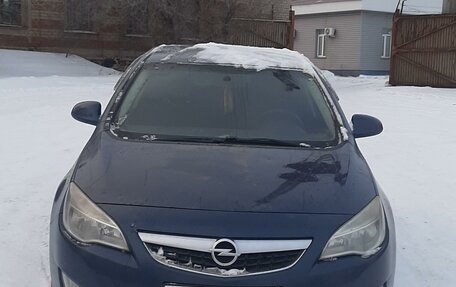 Opel Astra J, 2011 год, 700 000 рублей, 1 фотография