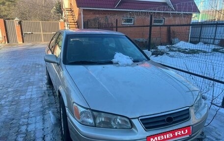 Toyota Camry, 2001 год, 300 000 рублей, 2 фотография