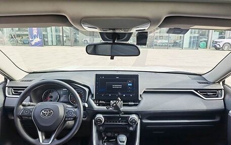 Toyota RAV4, 2021 год, 2 671 000 рублей, 10 фотография