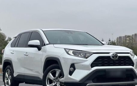 Toyota RAV4, 2021 год, 3 110 000 рублей, 1 фотография