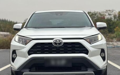 Toyota RAV4, 2021 год, 3 110 000 рублей, 2 фотография