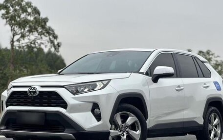 Toyota RAV4, 2021 год, 3 110 000 рублей, 3 фотография