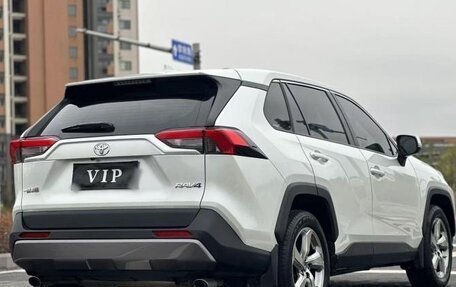 Toyota RAV4, 2021 год, 3 110 000 рублей, 5 фотография