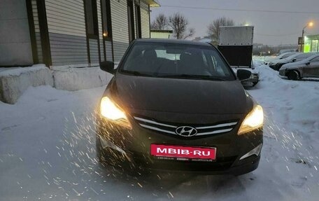 Hyundai Solaris II рестайлинг, 2015 год, 850 000 рублей, 4 фотография