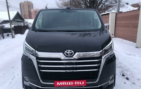 Toyota HiAce H300, 2019 год, 5 500 000 рублей, 2 фотография