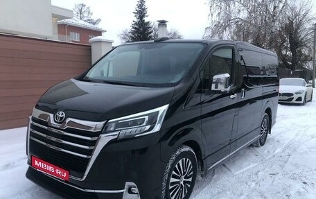 Toyota HiAce H300, 2019 год, 5 500 000 рублей, 6 фотография