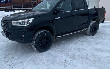 Toyota Hilux VIII, 2019 год, 3 600 000 рублей, 2 фотография