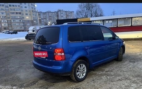 Volkswagen Touran III, 2003 год, 585 000 рублей, 2 фотография