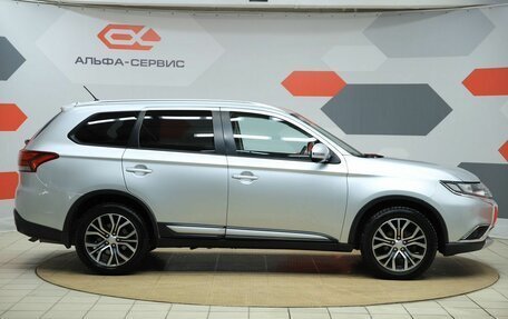 Mitsubishi Outlander III рестайлинг 3, 2015 год, 1 690 000 рублей, 4 фотография