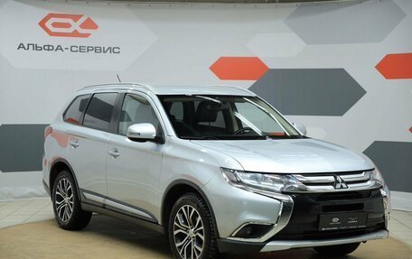 Mitsubishi Outlander III рестайлинг 3, 2015 год, 1 690 000 рублей, 3 фотография